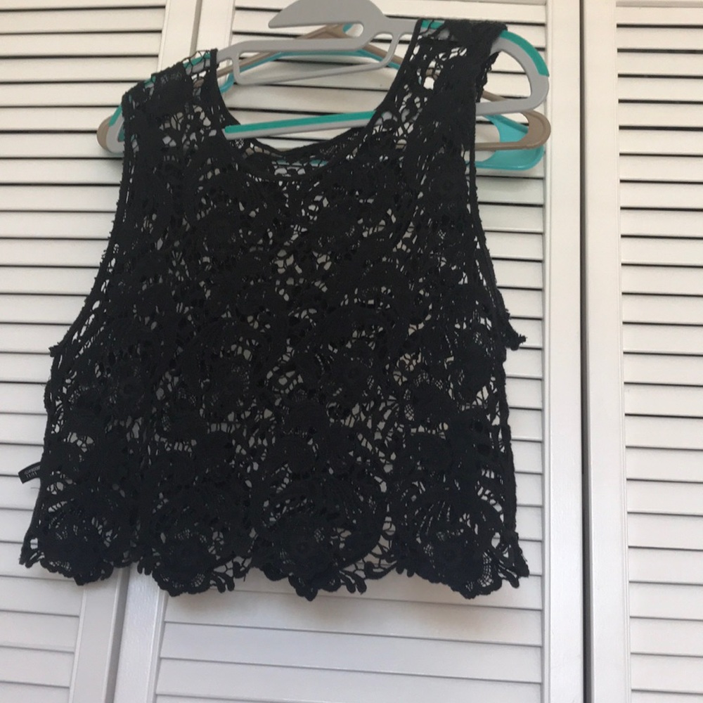 Lace no sleeves crop shirt